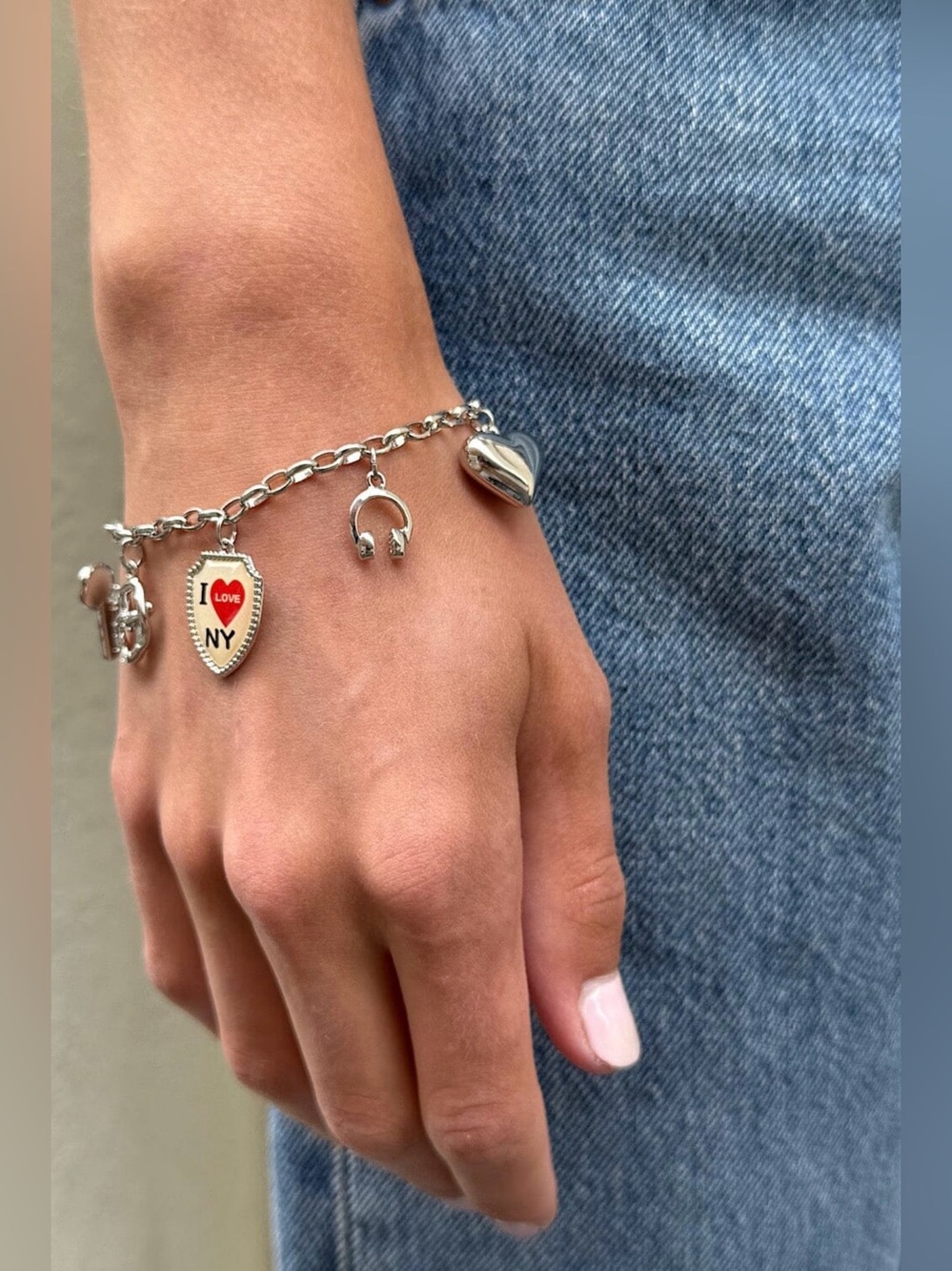 NWT | Brandy Melville Multi Pendant Bracelet || 🗽❤️📷🥨